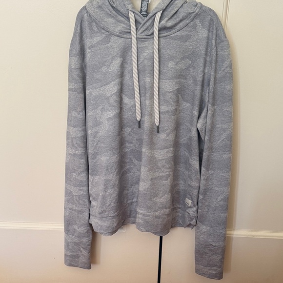 Vuori Heather Gray Hoodie - Picture 4 of 5